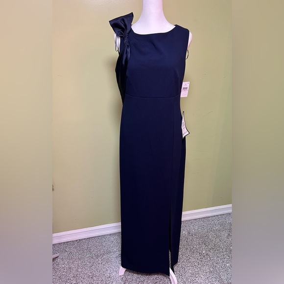 NWT SL Fashions Women's Sleeveless Scuba
Crepe A-Line Gown. Has some Stretch - Picture 4 of 12